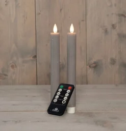Anna's Collection LED dinerkaars Rib bewegende vlam met timer taupe D 2,2 H 23 cm 2 stuks