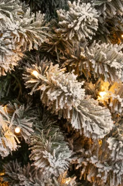 Black Box kunstkerstboom Charlton besneeuwd met 120 lampjes warm wit D 53 H 185 cm