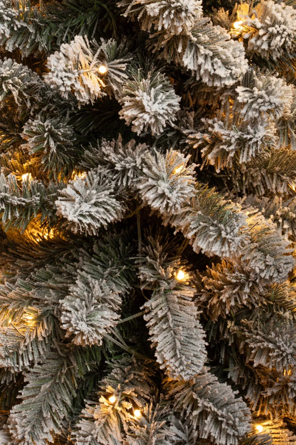 Black Box kunstkerstboom Charlton besneeuwd met 90 lampjes warm wit D 48 H 155 cm