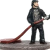 Intratuin De Brink kerstdorpminiatuur brandweerman met slang 8,5 x 6,8 x 7,5 cm