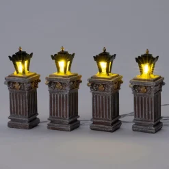 Intratuin kerstdorpminiatuur lantaarn op sokkel 2,1 x 2,1 x 7 cm 4 stuks
