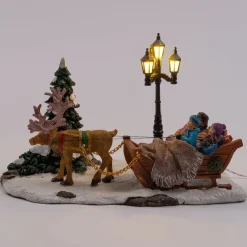 Intratuin kerstdorpminiatuur rendier met arrenslee 18,5 x 9 x 12 cm