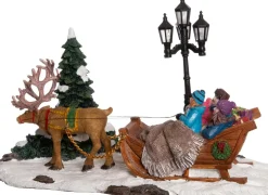 Intratuin kerstdorpminiatuur rendier met arrenslee 18,5 x 9 x 12 cm