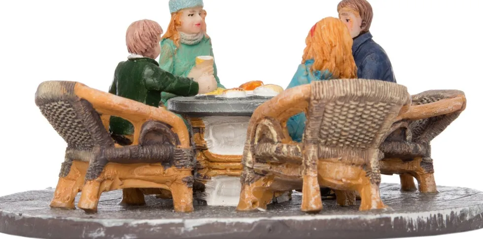 Intratuin kerstdorpminiatuur terras met 4 mensen D 11 H 5 cm
