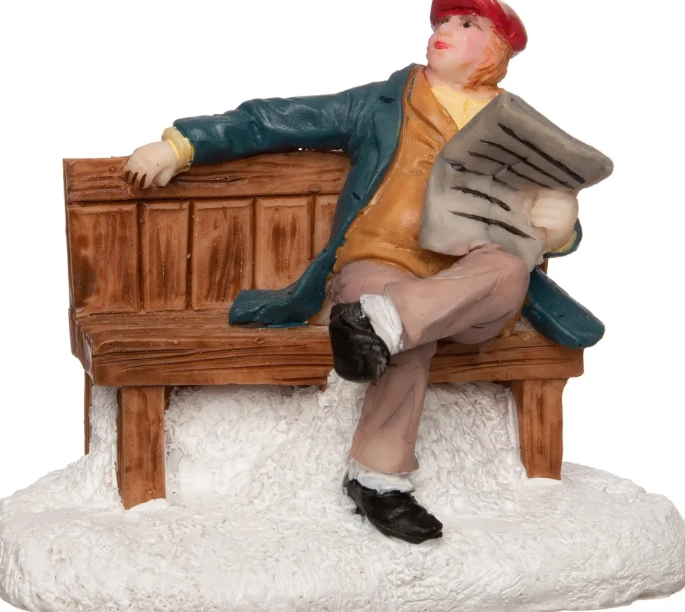 Intratuin kerstdorpminiatuur man met krant op bankje 7 x 4 x 6 cm