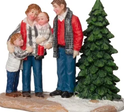 Intratuin kerstdorpminiatuur gezin bij kerstboom 8,5 x 5 x 7 cm