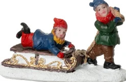 Intratuin kerstdorpminiatuur kinderen op slee 7,5 x 3 x 4,5 cm