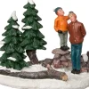 Intratuin kerstdorpminiatuur vader met kind 10,5 x 6 x 8,5 cm