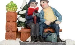 Intratuin kerstdorpminiatuur lezend stel 8,5 x 4,5 x 5,5 cm