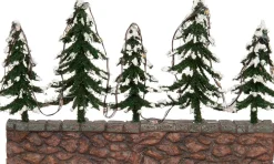 Intratuin kerstdorpminiatuur kerstbomen op muur met lampjes multi 18,5 x 4 x 11,5 cm