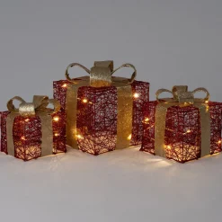 Intratuin kerstfiguur Koro cadeau rood / goud met verlichting 12 x 12 x 14 cm