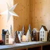 Intratuin kerstfiguur Mees huisje bruin / wit 14 x 9,5 x 30 cm
