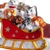 Intratuin kerst ornament honden in slee 11,6 x 6,5 x 10,2 cm
