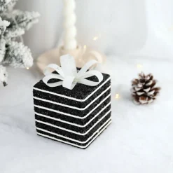Intratuin kerst ornament Lahja cadeau zwart streep 6 x 6 x 8,5 cm