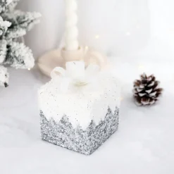 Intratuin kerst ornament Lahja cadeau zilver sneeuw 8 x 8 x 12 cm