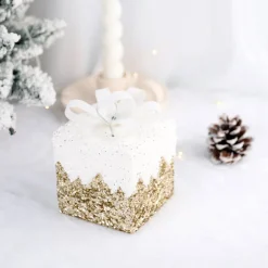 Intratuin kerst ornament Lahja cadeau goud sneeuw 8 x 8 x 12 cm