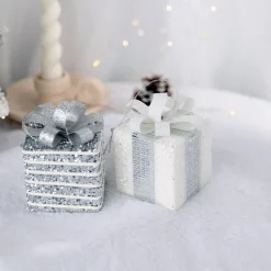 Intratuin kerst ornament Lahja cadeau zilver streep 6 x 6 x 8,5 cm