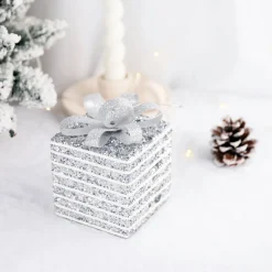 Intratuin kerst ornament Lahja cadeau zilver streep 6 x 6 x 8,5 cm