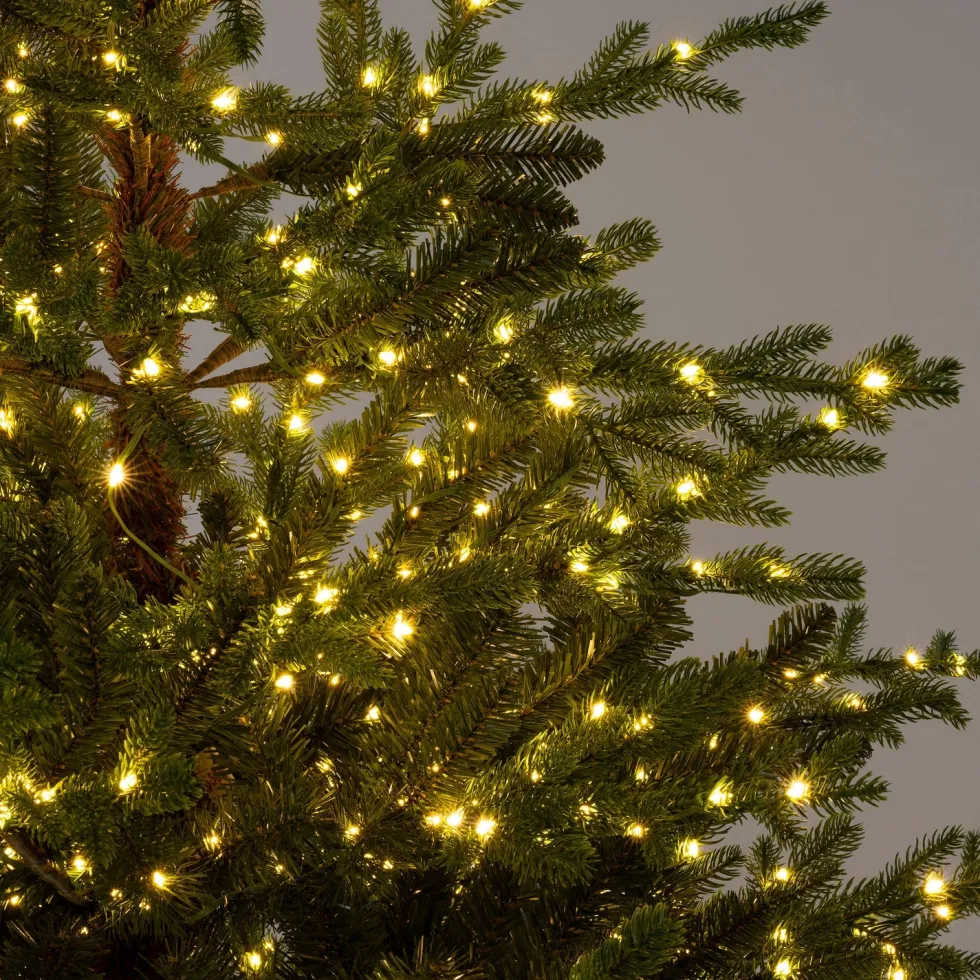 Intratuin kunstkerstboom Svea met 2100 lampjes warm wit D 135 H 180 cm