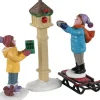 Lemax kerstdorpminiatuur The bird feeders (vogels voeren) 10,9 x 3,3 x 7,2 cm 3-delig