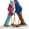 Lemax Vail Village kerstdorpminiatuur first ski date (kussend stel) 7,6 x 7 x 3,7 cm