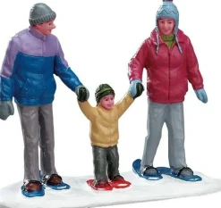 Lemax Vail Village kerstdorpminiatuur snowshoe family (sneeuwschoen gezin) 9 x 4,1 x 7,5 cm