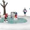 Lemax Vail Village kerstdorpminiatuur girls play hockey too (ijshockey) 28,5 x 20 x 11,7 cm