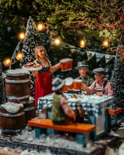 Luville kerstdorpminiatuur biergarten (bier drinken) 10,5 x 10 x 12 cm