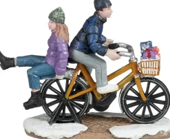 Luville Molendam kerstdorpminiatuur travelling on bicycle (mensen op fiets) 10 x 3,5 x 8 cm