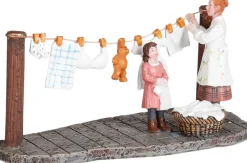 Luville Originals kerstdorpminiatuur paula helping mommy (kind helpt moeder) 13 x 6 x 7 cm