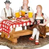 Luville Schneewald kerstdorpminiatuur eating schnitzels (schnitzels eten) 7,5 x 8 x 6 cm