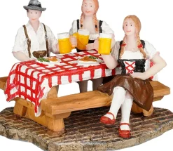 Luville Schneewald kerstdorpminiatuur eating schnitzels (schnitzels eten) 7,5 x 8 x 6 cm