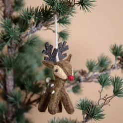 Sjaal met Verhaal kerst ornament Gari rendier chocolade bruin 4 x 7 x 12 cm